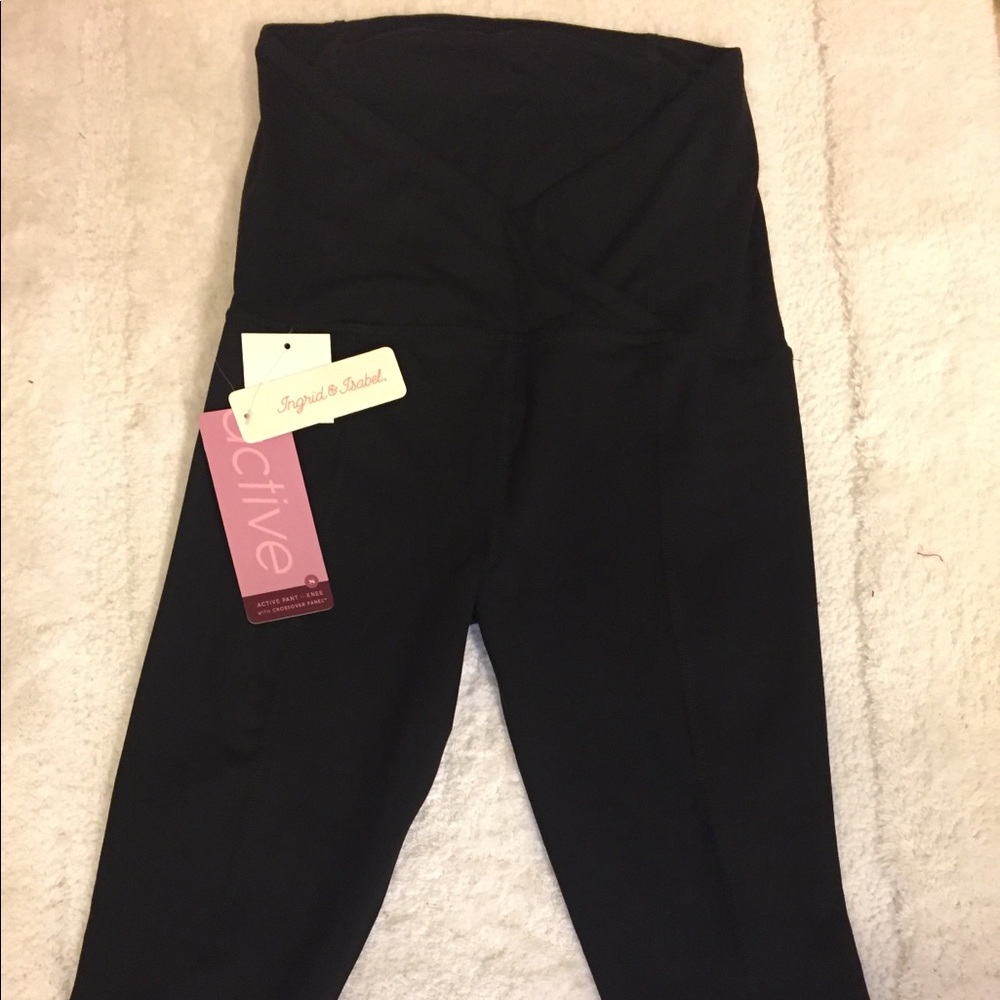 NWT Ingrid & Isabel Active Knee Pant